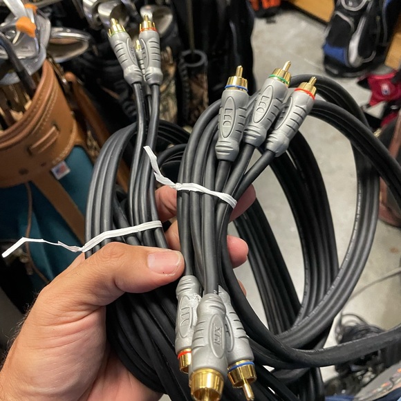 Monster Cables THX 2 Sets 6 Ft Each 
3 rca - Picture 5 of 7